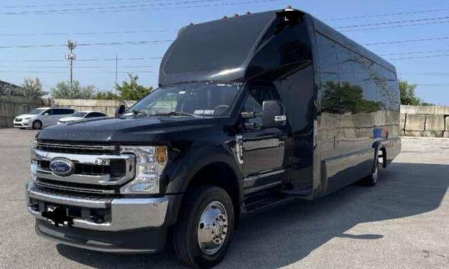 GM 33 Luxury Bus
